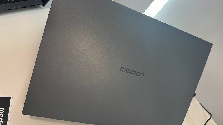 Medion a présenté le AKOYA E15443 et avec cela a fait quelque chose de très important: ouvrir la porte aux ordinateurs portables avec IA générative 2 Medion a présenté le AKOYA E15443 et a ainsi accompli quelque chose de très important : ouvrir la porte aux ordinateurs portables dotés d'une IA générative