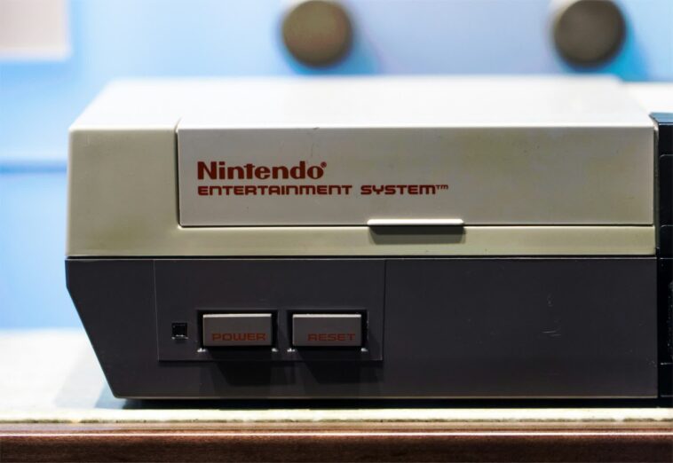 NES Hub est un accessoire pour le mystérieux port d'extension Nintendo 1 NES Hub is an accessory for the mysterious Nintendo expansion port