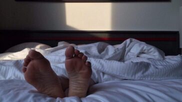 Que se passe-t-il quand on dort (ou ne se repose pas) suffisamment, les effets sur l'âge : "On se sent 10 ans plus jeunes" 27 Immagine