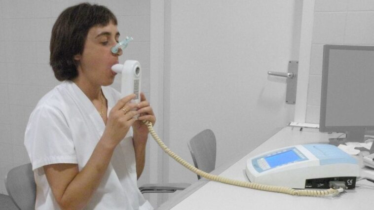Qu'est-ce que la spirométrie, à quoi ça sert, quand doit-elle être faite et quels sont les risques 1 Test spirométrique. Credit: Wikipedia