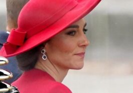 Qu'est-ce que l'iléostomie et quelles maladies nécessitent l'opération à laquelle Kate Middleton aurait été soumise 80 Kate Middleton aurait subi une iléostomie lors de son hospitalisation, une procédure chirurgicale où la partie terminale de l'intestin grêle est déviée vers une ouverture de l'abdomen pour permettre l'évacuation des selles dans un sac spécial / Crédit image : Getty