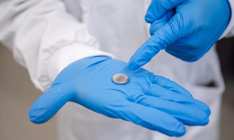 Respectueux de la nature "piles à eau" sont moins chers et plus sûrs que les lithium-ions 1 Eco-friendly water batteries are cheaper and safer than lithium-ions