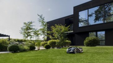 Tondeuse à gazon pour terrain en pente : Ce que tu devrais prendre en compte 2 Il est difficile de voir une pente sur cette surface : Ces zones ne sont un défi que pour très peu de tondeuses robots. (Photo : Husqvarna)