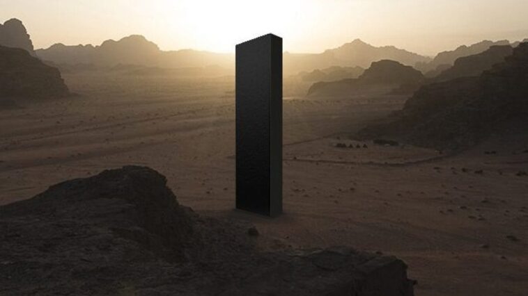 Un monolithe parfait apparaît au pays de Galles: "Il semble que les extraterrestres l'aient fait tomber du ciel" 1 ODYSSEY IN SPACE | The monolith that appears at the beginning of the film