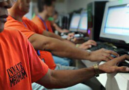 Le système pénitentiaire américain propose une interdiction totale des réseaux sociaux pour les détenus, suscitant des inquiétudes liées au premier amendement 6 US prison system proposes total social media ban for inmates, sparking First Amendment concerns