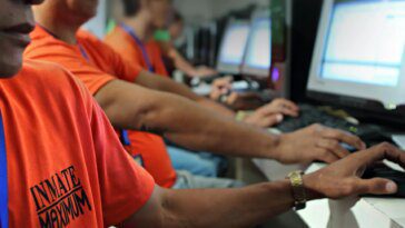 Le système pénitentiaire américain propose une interdiction totale des réseaux sociaux pour les détenus, suscitant des inquiétudes liées au premier amendement 28 US prison system proposes total social media ban for inmates, sparking First Amendment concerns