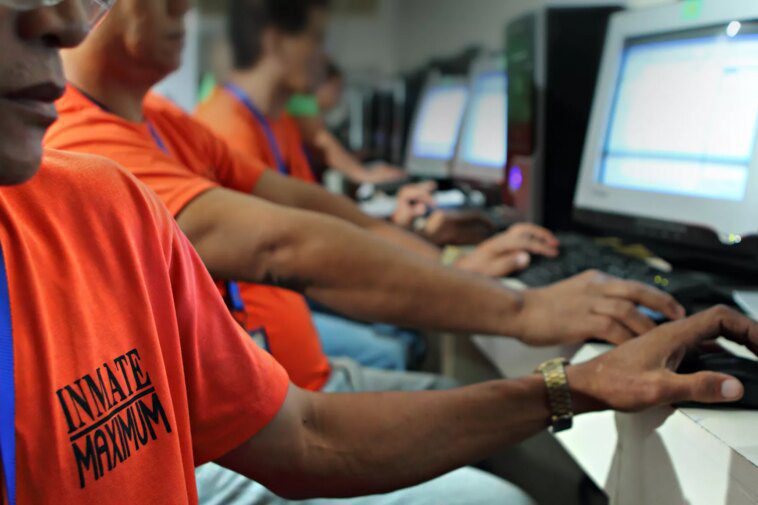 Le système pénitentiaire américain propose une interdiction totale des réseaux sociaux pour les détenus, suscitant des inquiétudes liées au premier amendement 1 US prison system proposes total social media ban for inmates, sparking First Amendment concerns