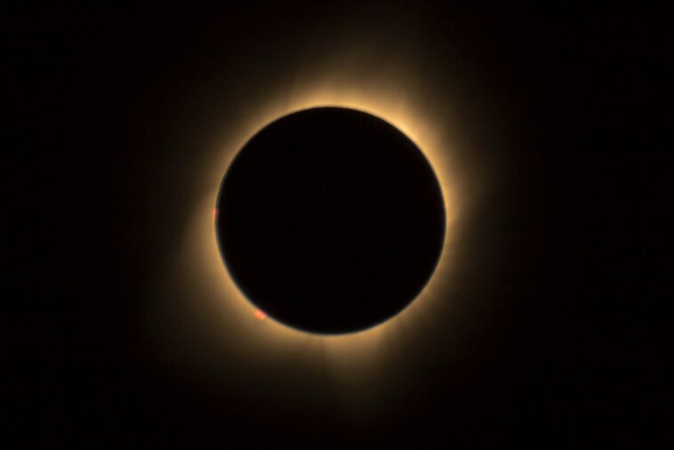 Exode numérique : baisse significative du trafic Internet observée pendant l'éclipse 1 Digital exodus: Significant dip in Internet traffic observed during eclipse