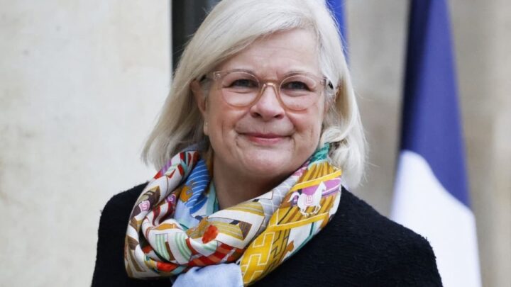 Projet de loi français vise à permettre aux patients en phase terminale de prendre des médicaments mortels 4 Catherine Vautrin, ministre de la Santé de la France