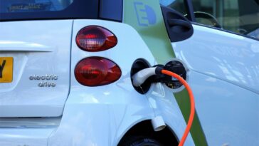 Une batterie qui peut se recharger en quelques secondes : des chercheurs utilisent des versions de supercondensateur pour construire un nouveau type de batterie sodium-ion 13 A battery that can recharge in seconds: Researchers use supercapacitor parts to build a new type of sodium-ion battery