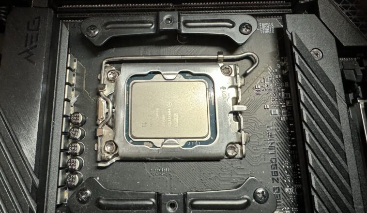 Cet outil génial garantit une application parfaite de la pâte thermique à chaque fois 1 This genius tool ensures flawless thermal paste application every time