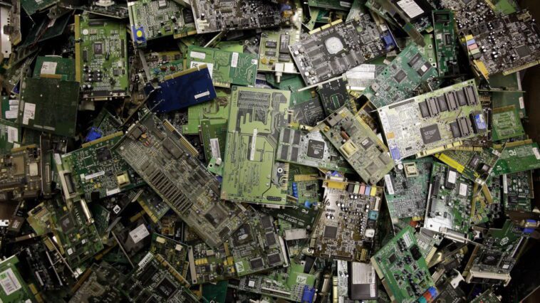 Ces chercheurs créent un nouveau matériau pour circuits imprimés qui peut être facilement recyclé 1 Researchers create a new circuit board material that can be easily recycled