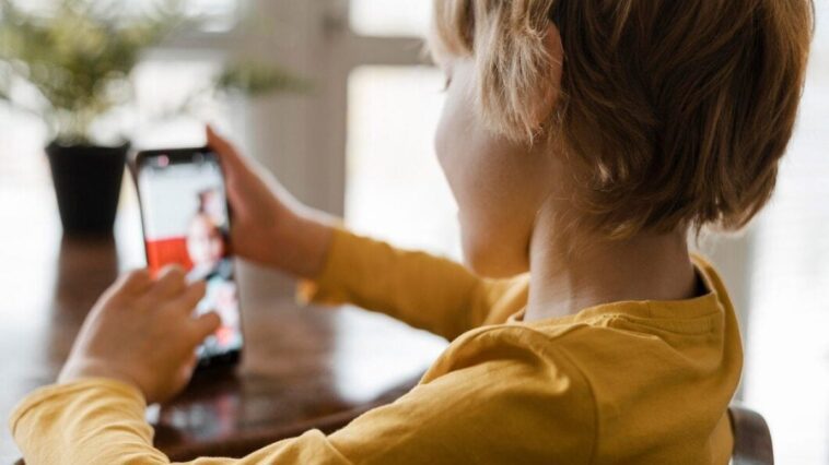 40 enfants ajoutés à des groupes WhatsApp d'auto-mutilation, le cas terrorise les familles de Tyneside 1 Image