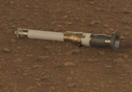 Un tube rempli d'échantillons martiens par le rover Perseverance. Crédit : NASA/JPL-Caltech