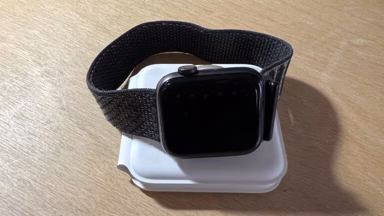 Charger l'Apple Watch sans le chargeur d'origine ? 2 Recharger Apple Watch avec MagSafe Duo