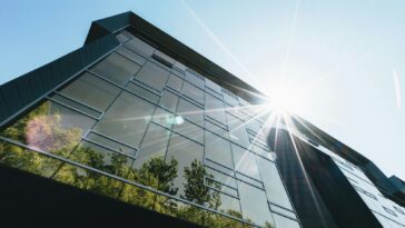 Frais et clair : ce nouveau revêtement de fenêtre bloque les rayons UV générateurs de chaleur sans sacrifier la clarté 18 Cool and clear: New window coating blocks heat-generating UV rays without sacrificing clarity