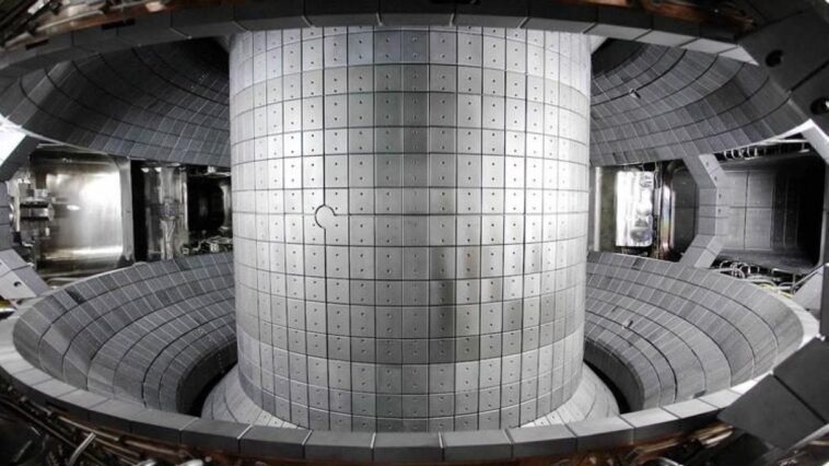 Fusion nucléaire, nouveau record pour KSTAR : le "soleil artificiel" atteint 100 millions de degrés pendant 48 secondes 1 Inside KSTAR, the tokamak of South Korea also known as the "artificial sun" / Credit: KFE