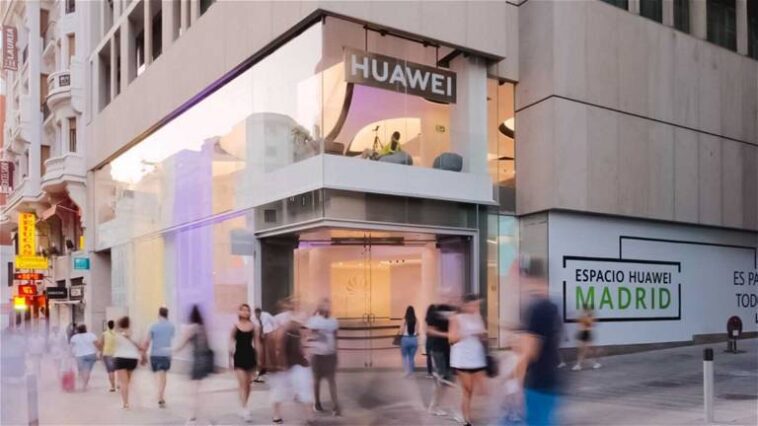 Il est impossible de se promener à Dubaï en raison de la chaleur, mais maintenant ils ont la solution : climatisation sur les trottoirs 1 HUAWEI nos cita en Dubai el 7 de mayo para un "lanzamiento innovador"