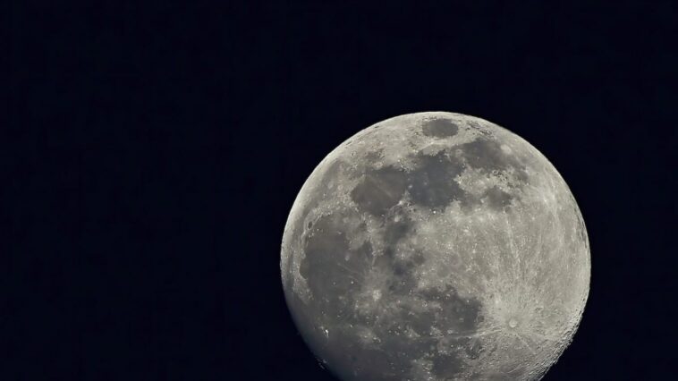 Il y a plus de 4 milliards d'années, la Lune s'est renversée : voici pourquoi les deux faces sont si différentes 1 Immagine