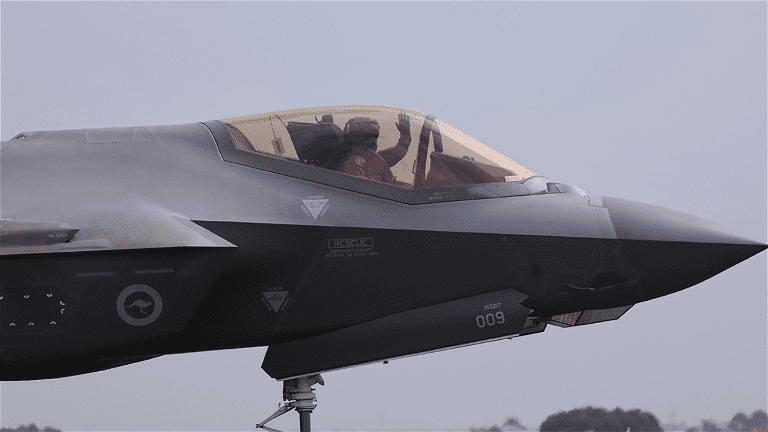 Ils croient que les avions pilotés par IA ne sont pas sûrs. Un important homme politique volera pour prouver qu'ils se trompent 2 Ils estiment que les avions pilotés par une IA ne sont pas sûrs. Un homme politique influent volera dans l'un d'eux pour prouver qu'ils ont tort
