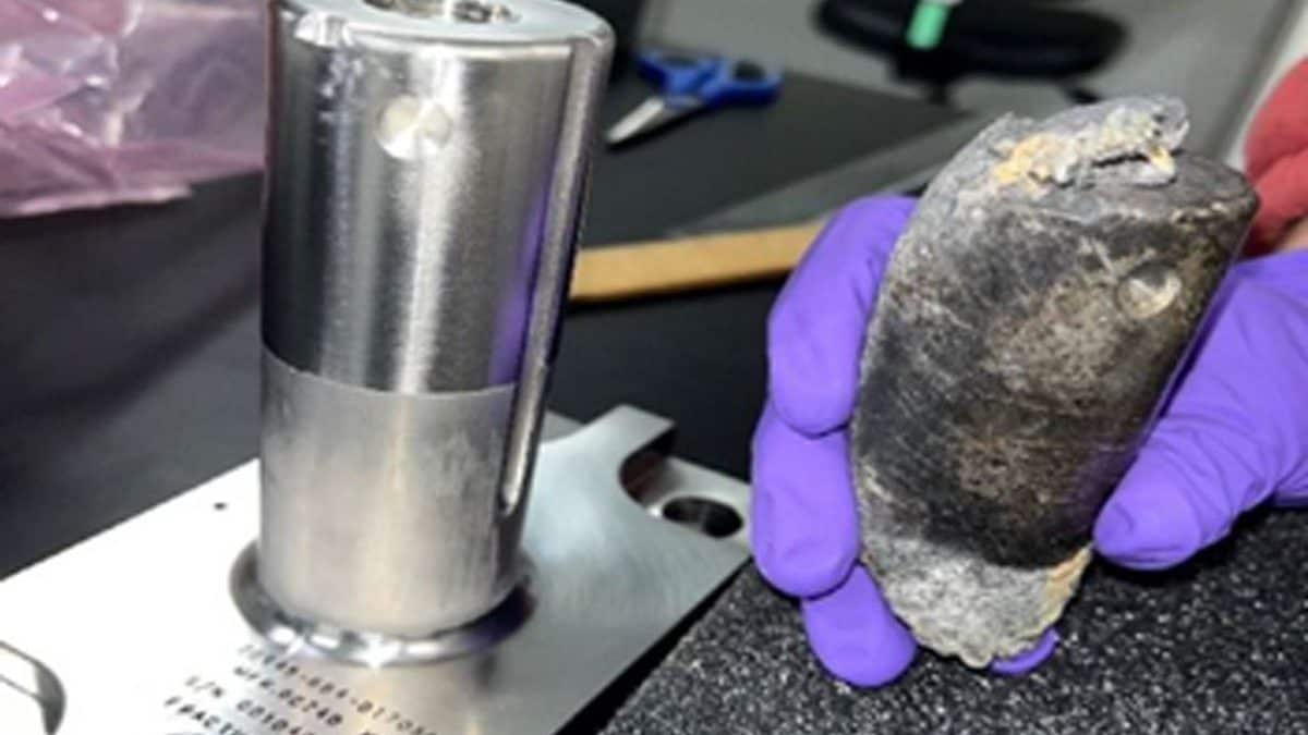 La NASA admet qu'un morceau de la Station spatiale internationale est tombé sur une maison en Floride 2 L'objet métallique qui a frappé le toit d'une maison à Naples, en Floride, fait partie d'une charge de vieilles batteries libérée par la Station spatiale internationale / NASA