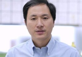 Le scientifique chinois ayant créé des bébés génétiquement modifiés reprend ses travaux sur le génome humain 100 Le scientifique chinois He Jiankui, emprisonné pour avoir créé les premiers enfants génétiquement modifiés / Crédit : Wikipedia