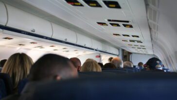 Le système de billetterie aérien confond à plusieurs reprises un passager de 101 ans avec un bébé 7 Airline ticketing system repeatedly confuses 101-year-old passenger for a baby