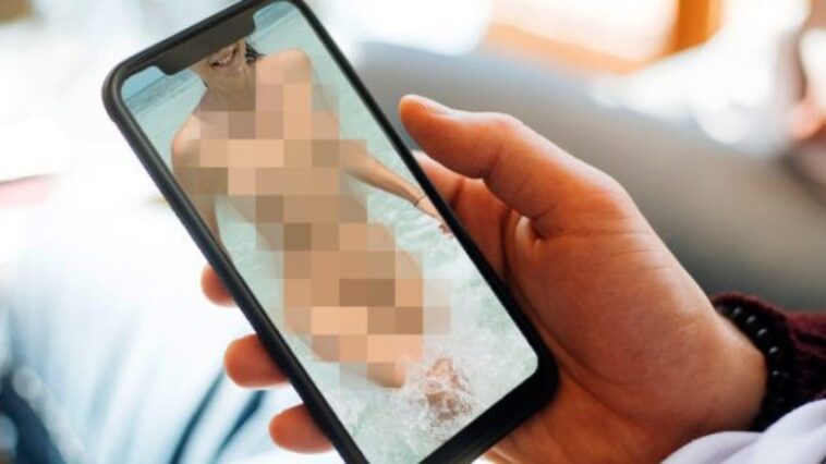 « Mes camarades de classe m'ont dénudée d'un clic, c'était horrifiant : l'histoire de Francesca » 1 Image