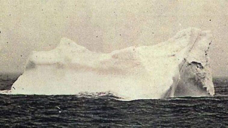 Photo inédite de l'iceberg qui a coulé le Titanic finit aux enchères : elle a été prise après le naufrage 1 La photo de l'iceberg de Stephan Rehorek / Wikipédia