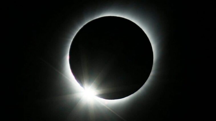 Pourquoi ne verrons-nous plus les éclipses totales de Soleil à l'avenir 1 Immagine