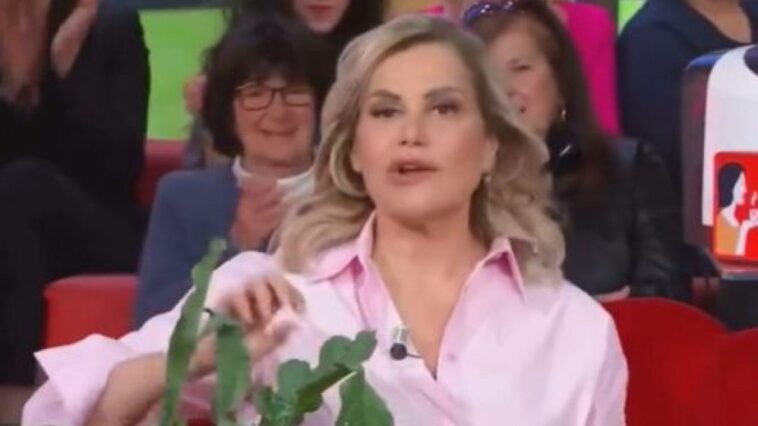 Qu'est-ce que la paralysie de Bell qui a figé la moitié du visage de Simona Ventura: symptômes, causes et traitement 1 Image