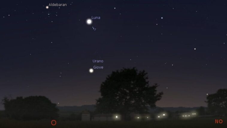 Qu'est-ce que sont les petites gemmes lumineuses sous la Lune dans le ciel du 11 avril: à quelle heure les voir 1 Simulation de l'alignement astral entre la lune et les Pléiades le 11 avril 2024. Crédit : Stellarium