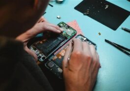 Réparer votre smartphone cassé devra être plus facile : l'UE impose de nouvelles règles aux fabricants