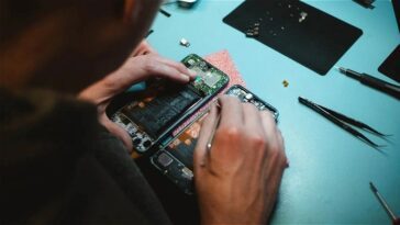 Réparer votre smartphone cassé devra être plus facile : l'UE impose de nouvelles règles aux fabricants