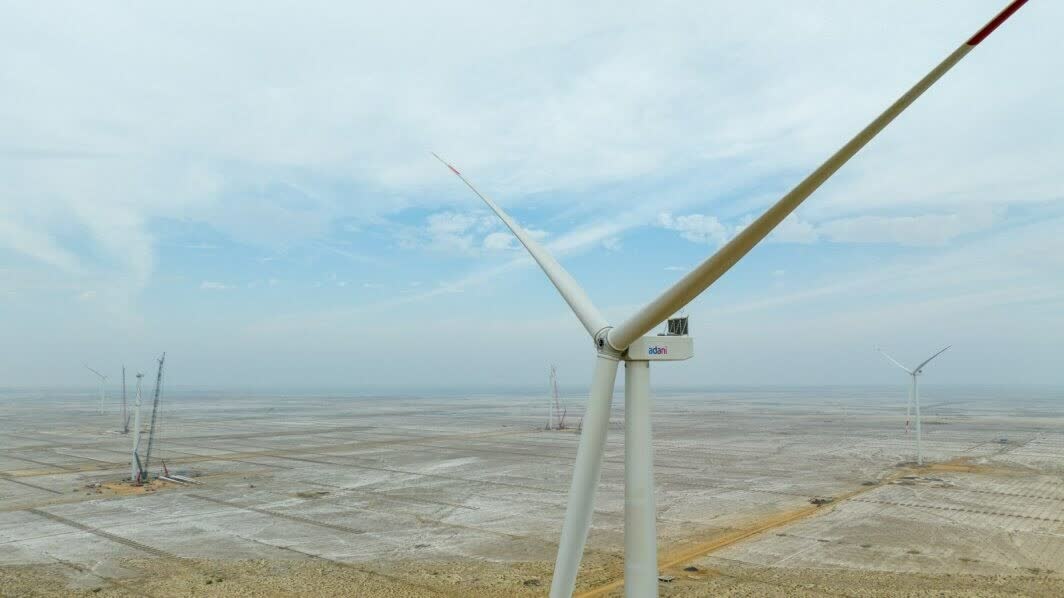 Une terre désertique en Inde accueillera un parc d'énergies renouvelables 5 fois plus grand que Paris 2 Une terre desertique en Inde accueillera un parc denergies renouvelables