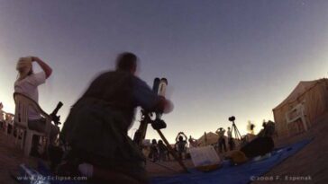 Voici ce que les Américains ont recherché après l'éclipse solaire 23 Voir une éclipse
