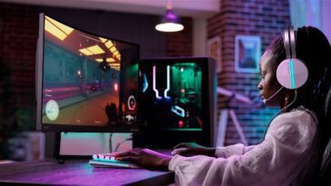 Découvrez la nouvelle famille de moniteurs Philips EVNIA : écrans OLED jusqu'à 49 pouces