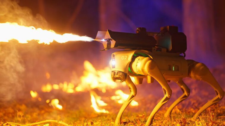 Vous pouvez désormais inquiéter vos amis avec ce chien robot équipé d'un lance-flammes à 9 420 $ 1 Vous pouvez désormais inquiéter vos amis avec ce chien robot équipé d'un lance-flammes à 9 420 $