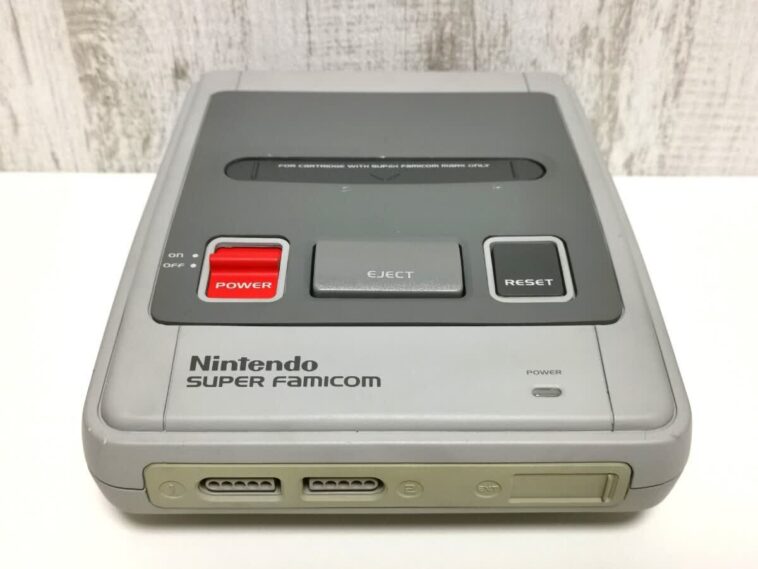 Un prototype rare de Super Famicom atteint 40 000 $ aux enchères 1 Rare Super Famicom prototype zooms to $40k bid at auction