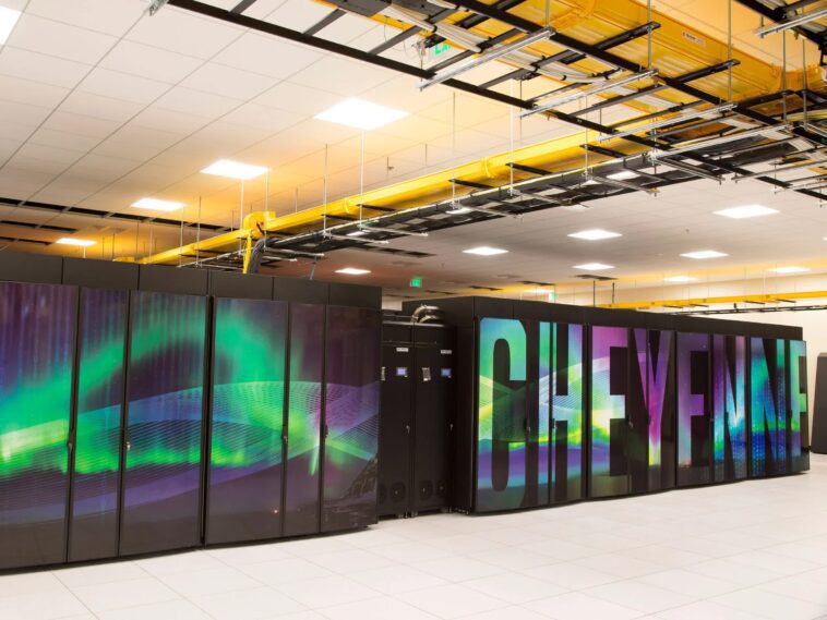 Le supercalculateur Cheyenne vendu au plus offrant pour 480 000 $ 1 Cheyenne supercomputer sold to the highest bidder for $480,000