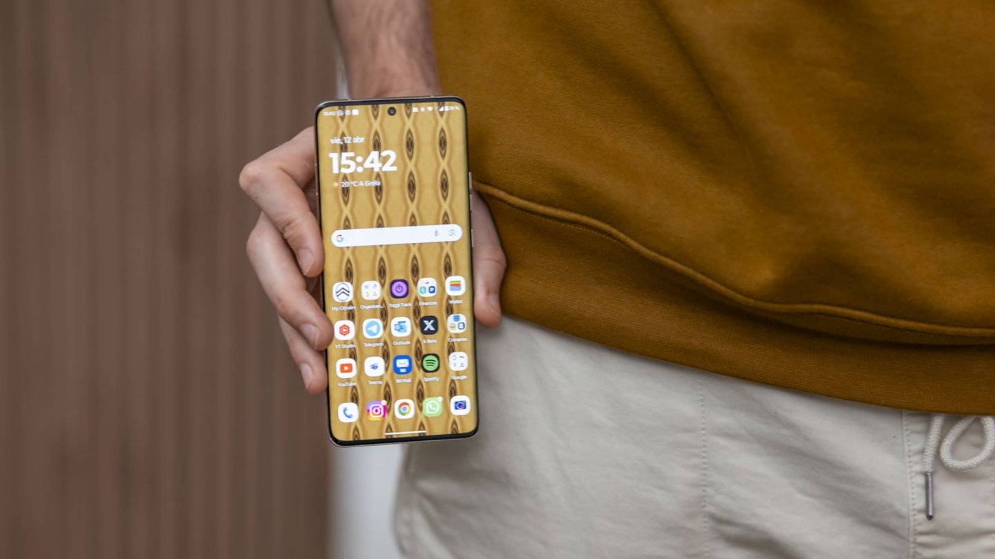 Fabio Capocchi (Motorola) : "Nous voulons que le logiciel soit le plus propre possible" 3 motorola-edge-50-pro-personalizacion-ia-fondos