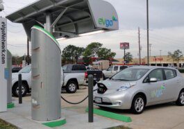 Les hybrides rechargeables stimulent la croissance des ventes de véhicules électriques, mais l'industrie est confrontée à des obstacles à venir 29 Plug-in hybrids are driving EV sales growth, but industry faces roadblocks ahead