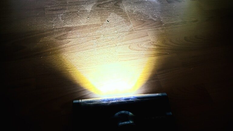 Pourquoi je préfère maintenant passer l'aspirateur dans l'obscurité 3 Akku Staubsauger LED Dunkelheit