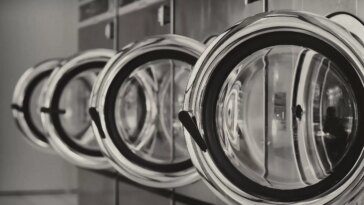 Des étudiants découvrent une faille pour faire fonctionner des laveries automatiques gratuitement ou ajouter de l'argent sur un compte sans payer 28 College students find exploit to run laundromat machines for free or add money to an account without paying