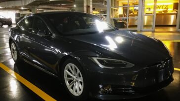 Hertz se fait prendre en train de facturer plusieurs locataires de Tesla pour ne pas avoir rendu les véhicules électriques avec un plein d'essence 26 Hertz gets caught charging multiple Tesla renters for not returning the EVs with a full tank of gas