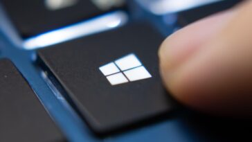 Les administrateurs informatiques peuvent désormais retarder les mises à jour des fonctionnalités de Windows 11 20 IT admins can now delay Windows 11 feature updates