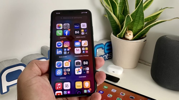 iOS 18 pourrait apporter de nouvelles options de personnalisation de l'écran d'accueil 3 Illustration iOS 14 d'Apple