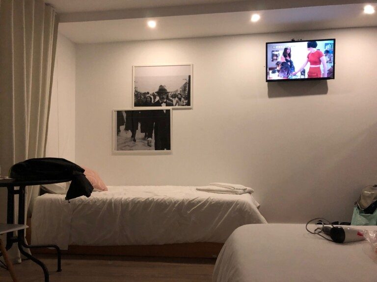 5 raisons pour lesquelles les sticks/box de streaming sont toujours utiles aujourd'hui 3 Téléviseur d'hôtel
