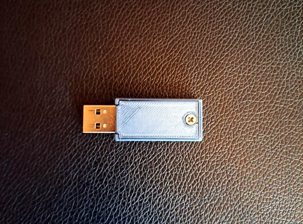 Cette clé USB de 8 Ko vous survivra, à vous et à vos petits-enfants 2 Cette cle USB de 8 Ko vous survivra a vous