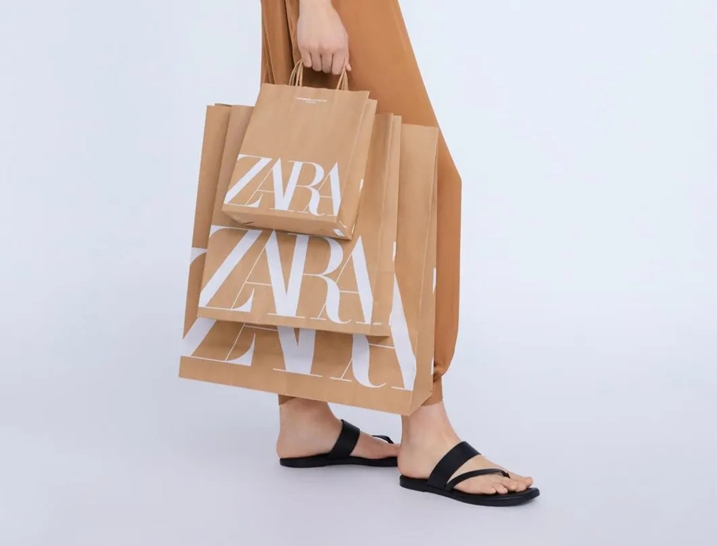 Comment réserver un vêtement chez Zara avec l'application mobile 4 Sacs en papier de Zara
